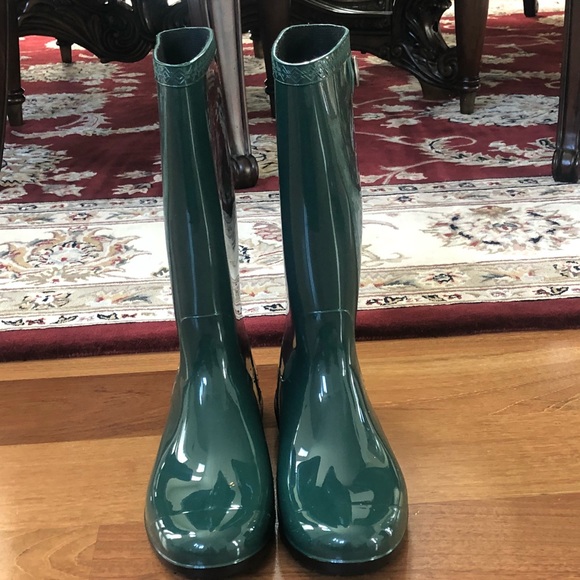 Authentic UGG rain boots size 9 - Picture 3 of 6